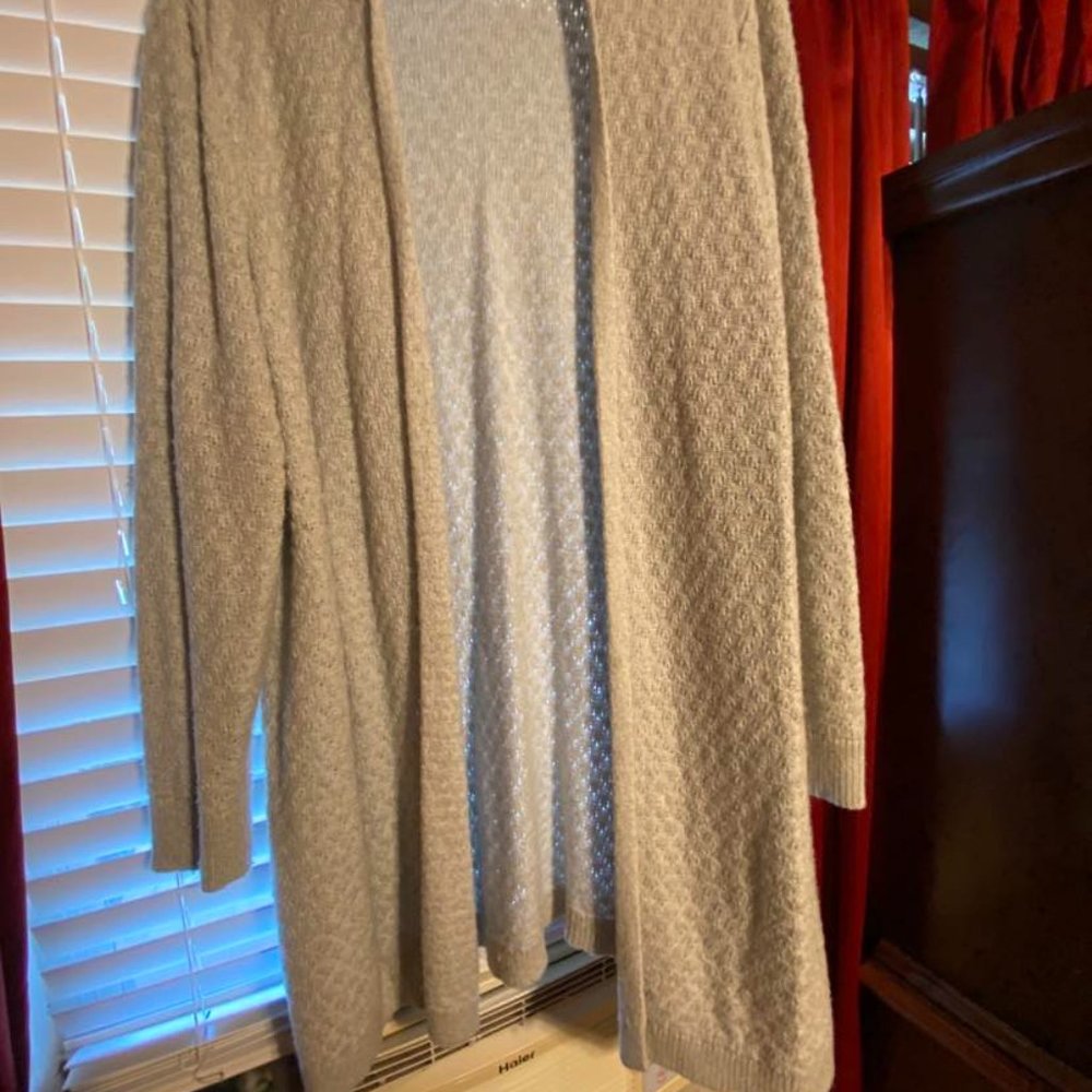 GREY SWEATER